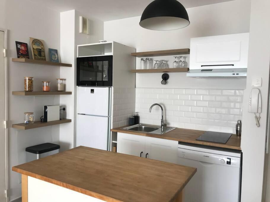 Ensoleille-terrasse - Parking Gratuit - Isle Sur La Sorgue Appartement LʼIsle-sur-la-Sorgue
